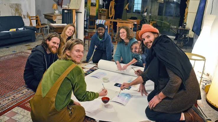 Gemeinsamer Workshop im Wohnzimmer